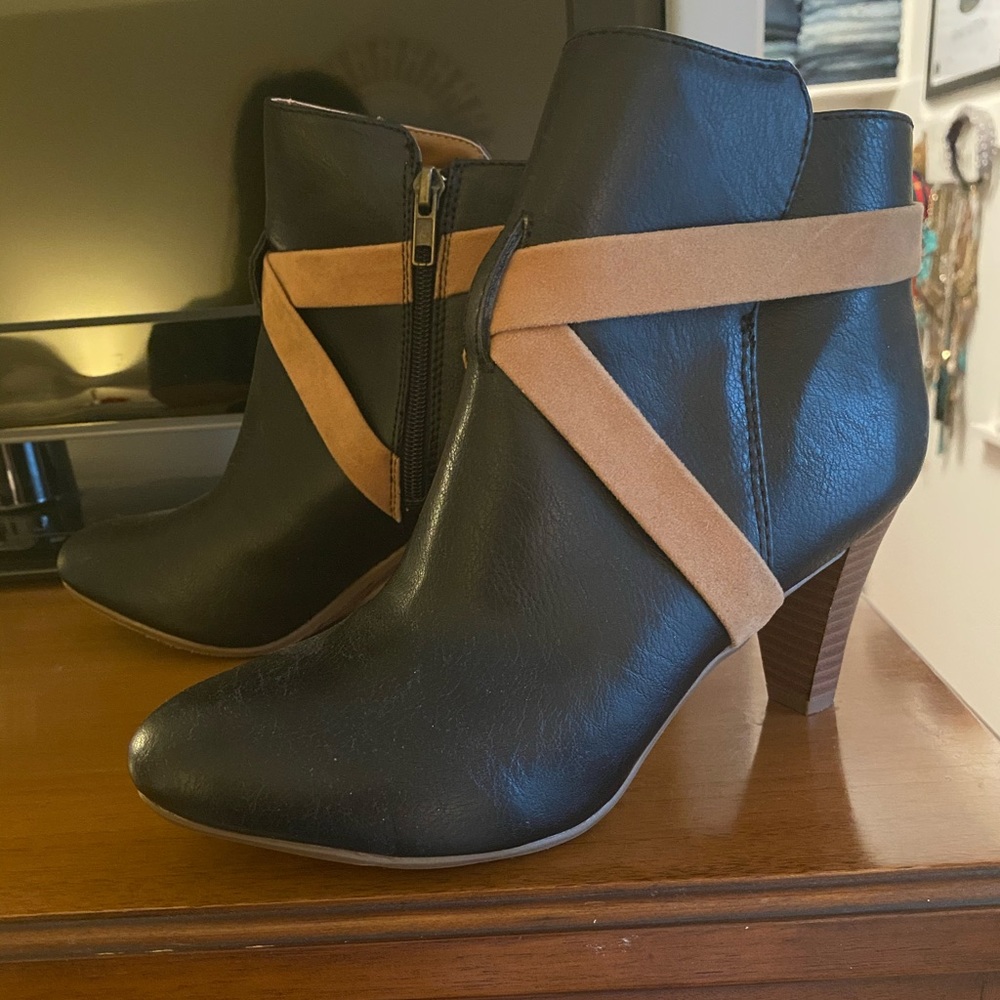 Groove black booties